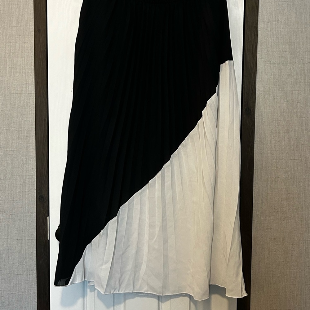 Elegant Black and White Pleated Skirt